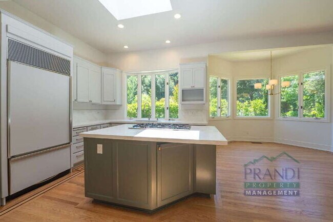 Building Photo - 121 Laurel Grove Ave