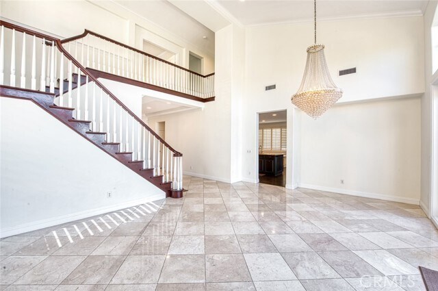 Building Photo - 9 Marisol