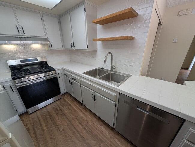 Building Photo - 926 Oleander St