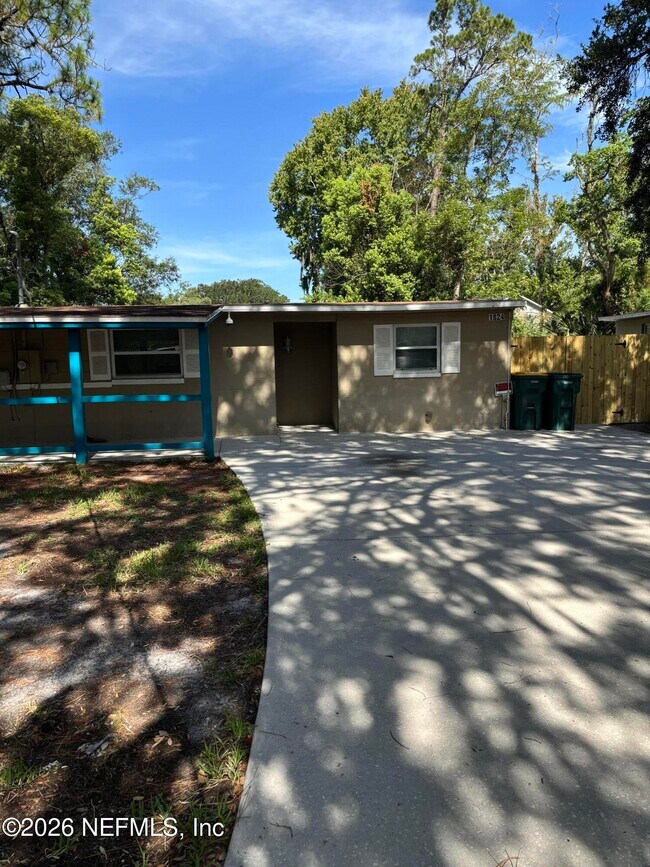 Building Photo - 1824 Brookview Dr S