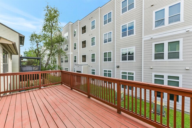 Building Photo - 1335 Studer St