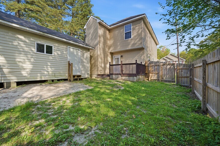 Building Photo - 5109 James St