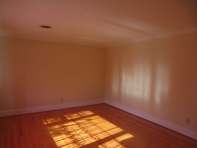 Building Photo - Meadowbrook Estates