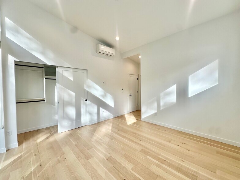 Building Photo - 12013 36th Ave NE