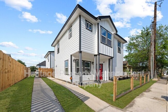 Building Photo - 323 Gabriel