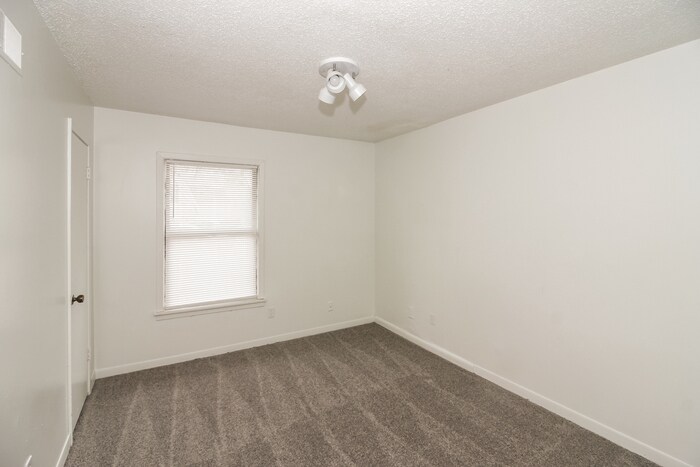Building Photo - 6218 Ridgeline Dr