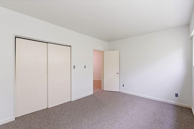 Building Photo - 1121 Dawn View Ln NW