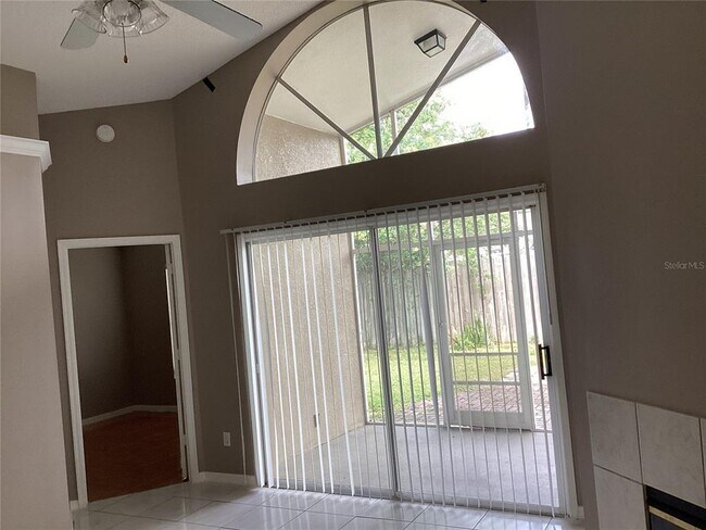 Building Photo - 572 Lancer Oak Dr