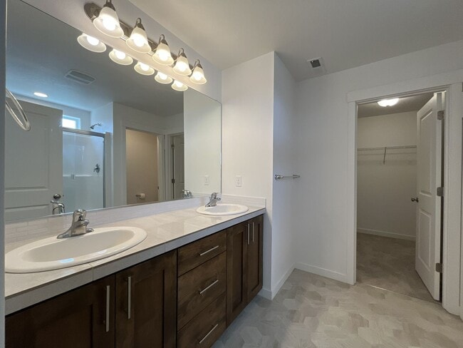 Building Photo - Stunning 3 Bedroom with Bonus Room | Solar Panels, Stainless Steel Appliances & Fenced Backyard