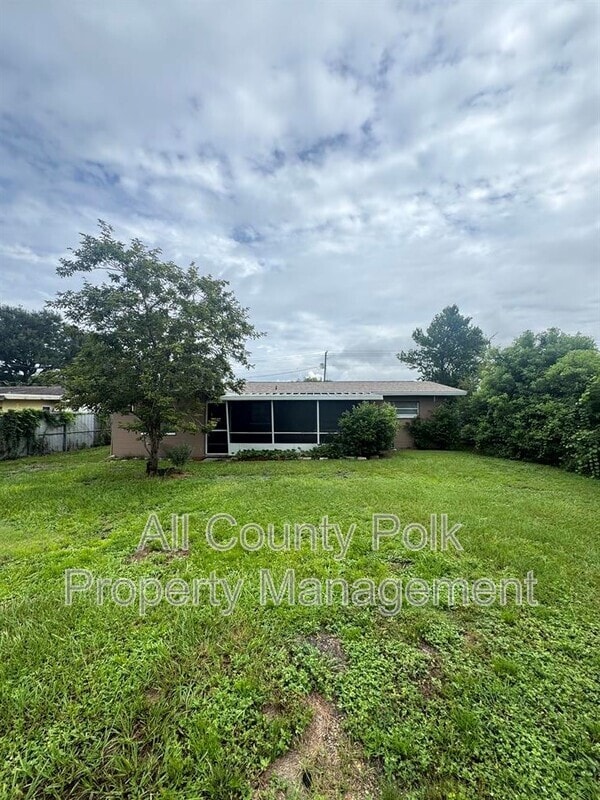 Building Photo - 1625 E Fern Rd