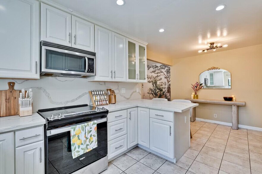 Building Photo - 6402 Tamalpais Ave