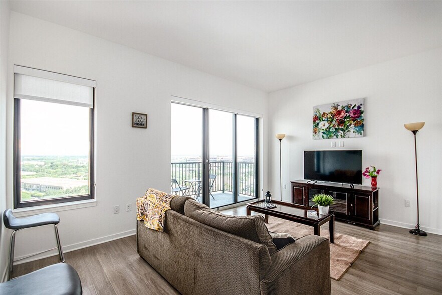 Building Photo - 2002 Holcombe Blvd