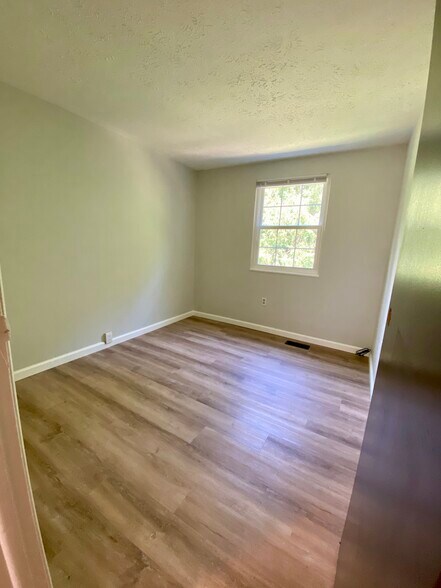 Building Photo - 315 Laporte Ct