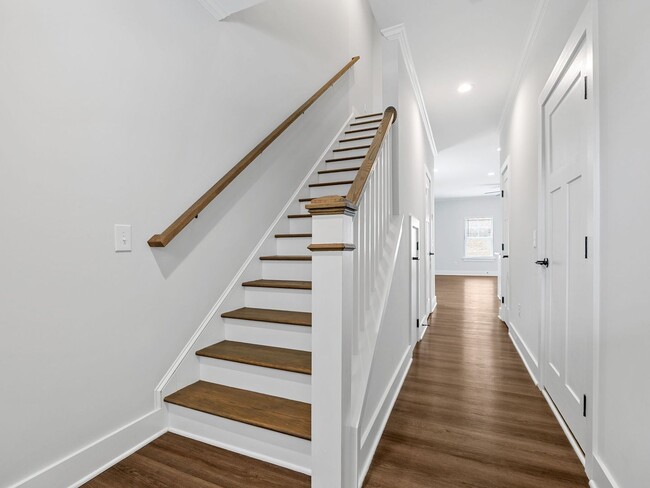 Building Photo - 3 Bed, 2.5 Bath - Lucky Penny End Unit