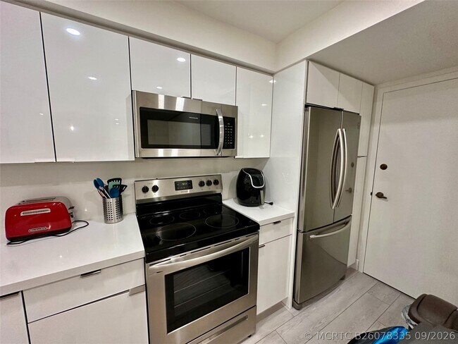 Building Photo - 5100 N Ocean Blvd