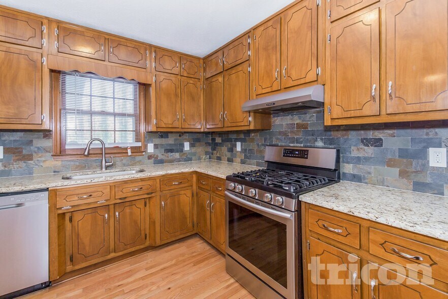 Building Photo - 184 Hickory View Dr