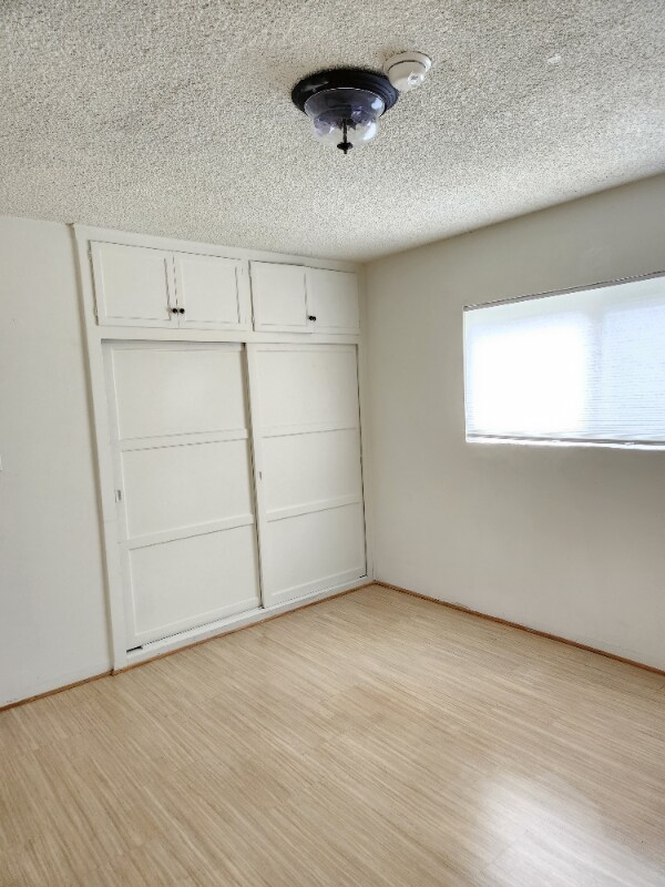 Building Photo - 1093 S Orange Dr