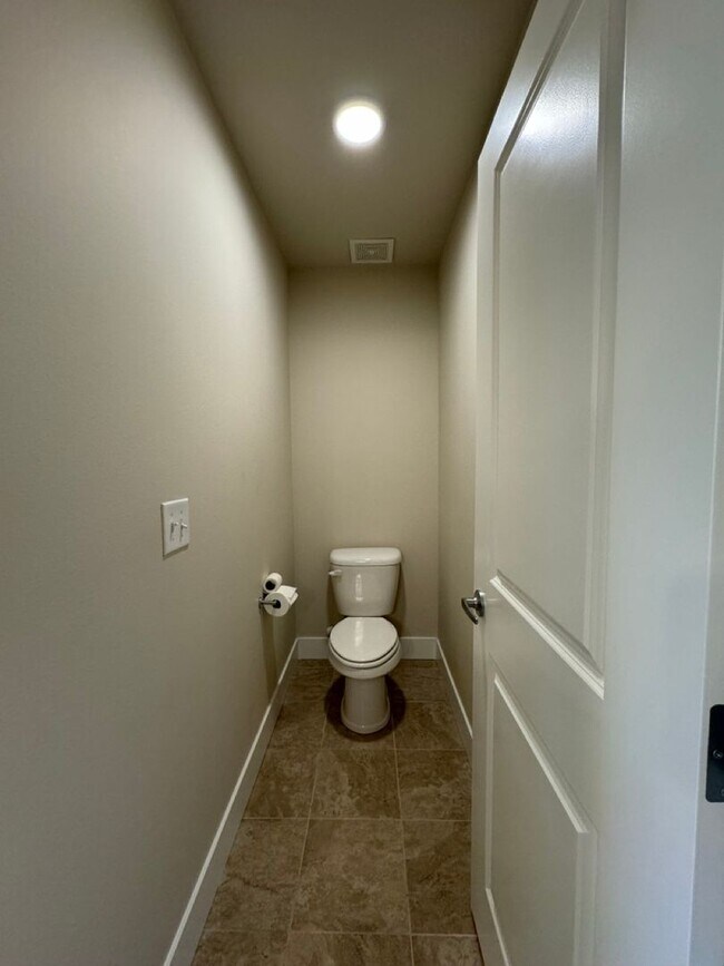 Building Photo - Gorgeous 4BR, 3.5BA Gem in Kingstone Community, Lynnwood,