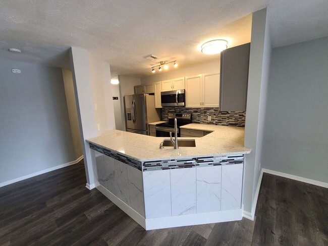 Primary Photo - 2 Bed, 1 Bath Condo at Stoney Creek