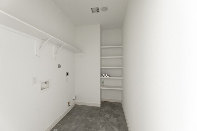 Building Photo - 3620 Sauer St