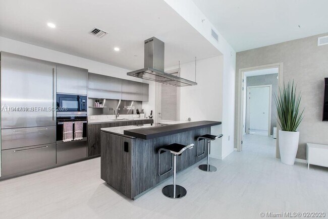 Building Photo - 1000 Brickell Plaza