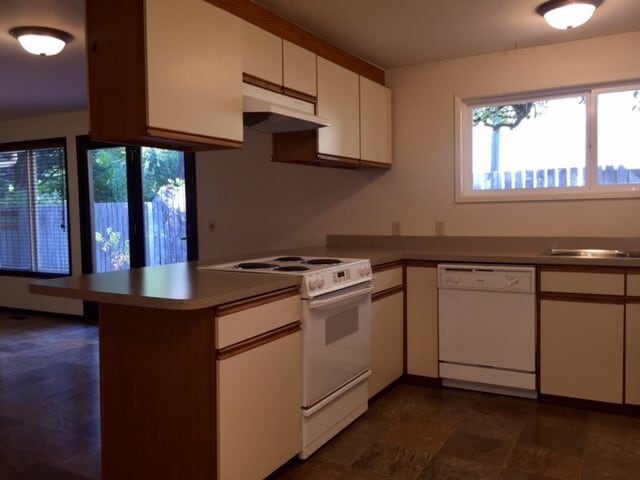 Building Photo - Beautifully Refinished 4BR 2BA Home on Lar...