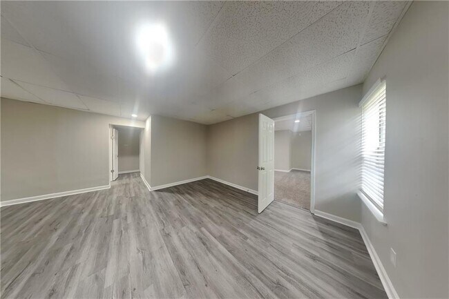 Building Photo - 1294 Log Cabin Ln SE