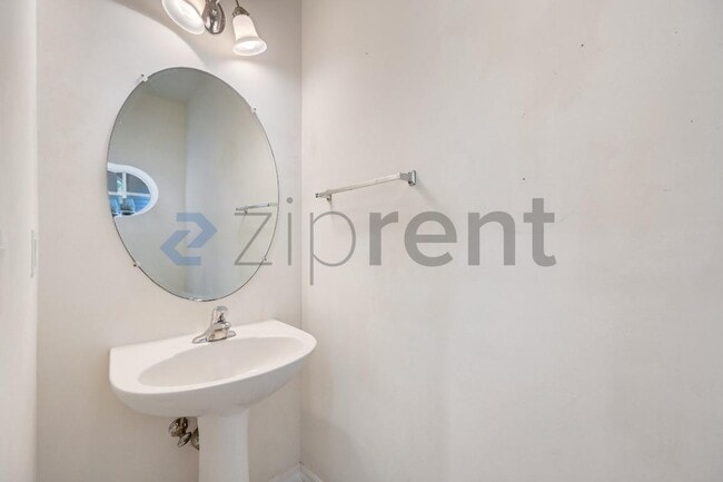 Building Photo - 3158 Antica St