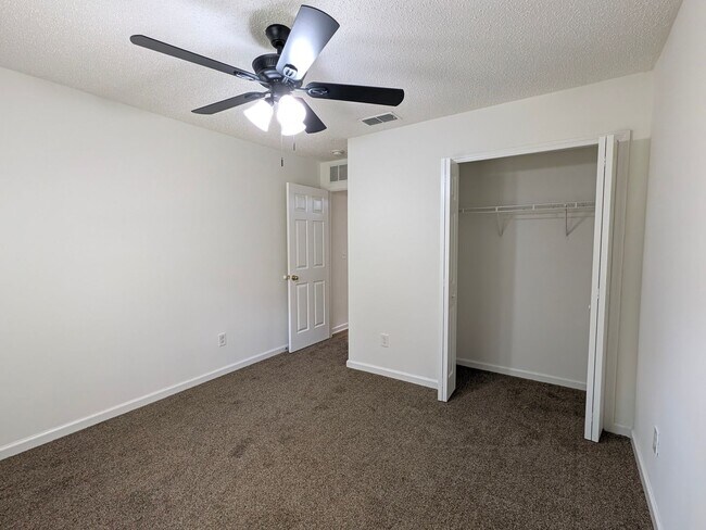 Building Photo - 130 Plantation Point Dr