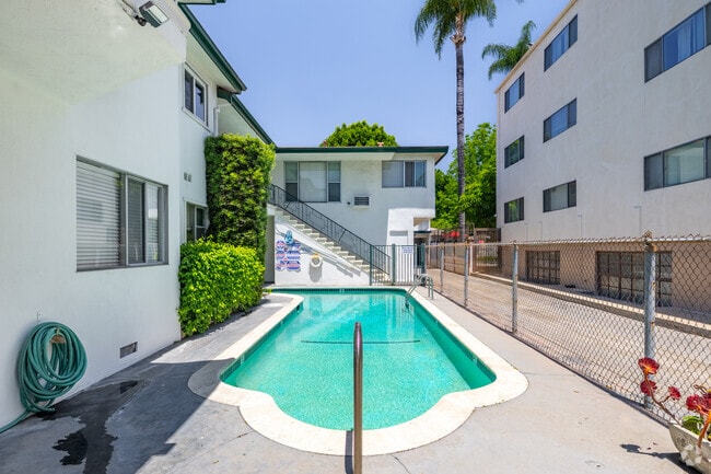 Building Photo - 12817 Moorpark St