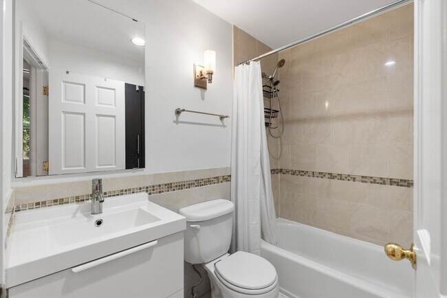 Building Photo - 241 Beacon St