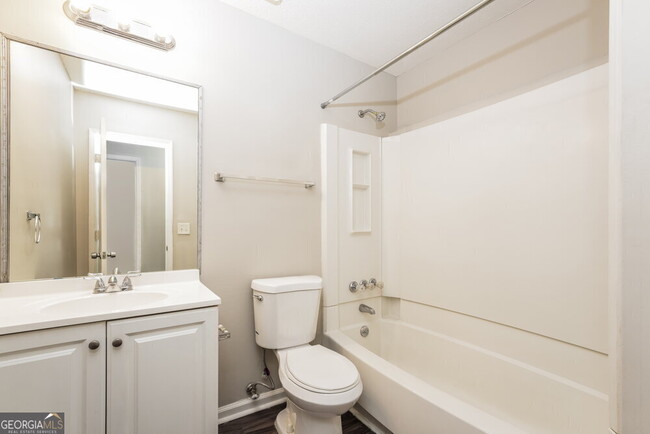 Building Photo - 2098 Drake Ct