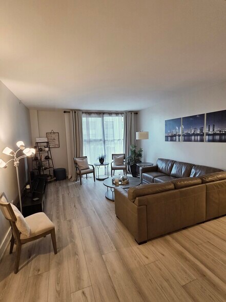 Building Photo - 645 Front St