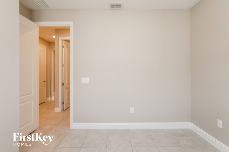 Building Photo - 1246 Stratton Ave