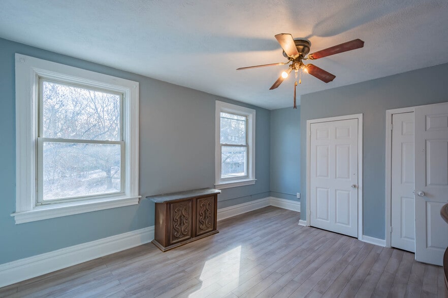 Building Photo - 435 N Graham St