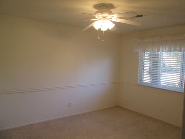 Building Photo - Coming Soon In The NE Heights!