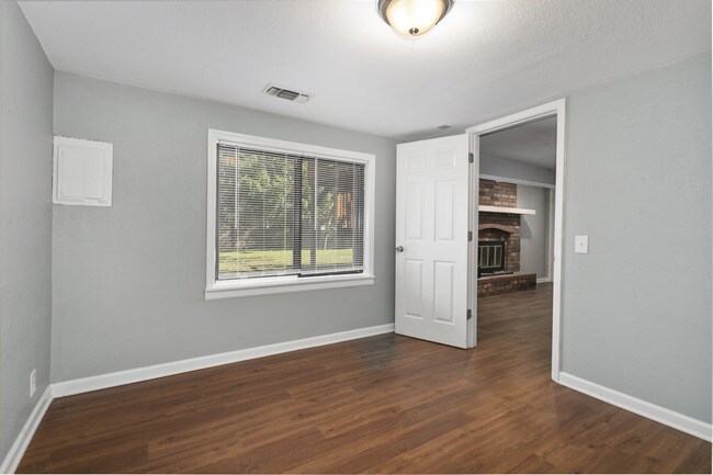Building Photo - 3513 NE Stanton St