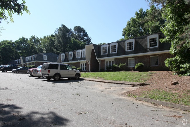 Primary Photo - Doral Apartments