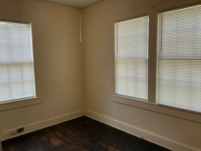 Building Photo - 1314 Carswell Ave