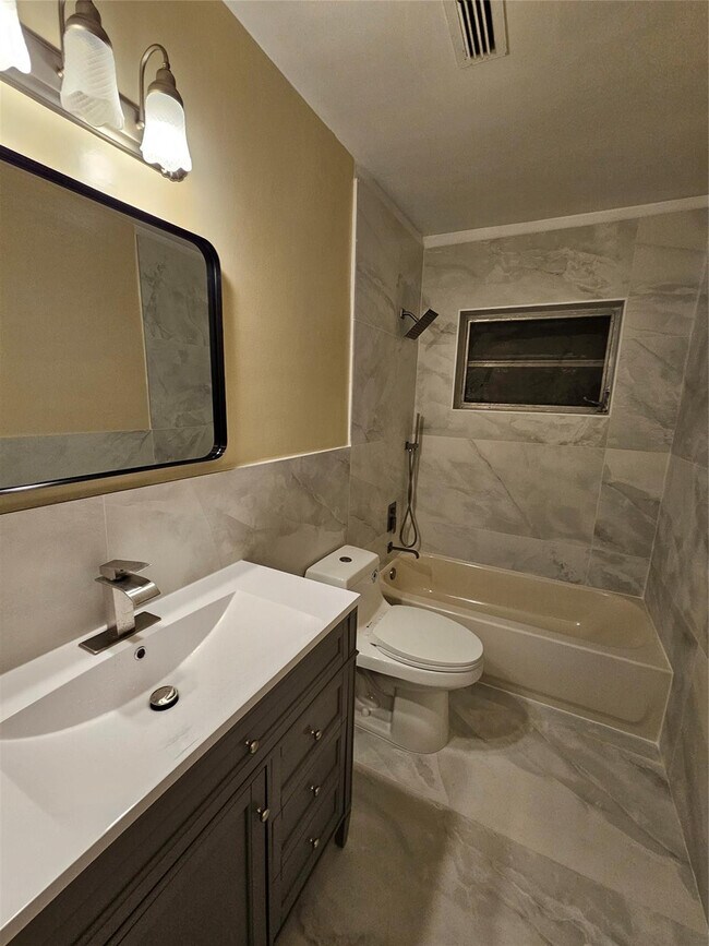 Building Photo - 7621 NW 74th Terrace