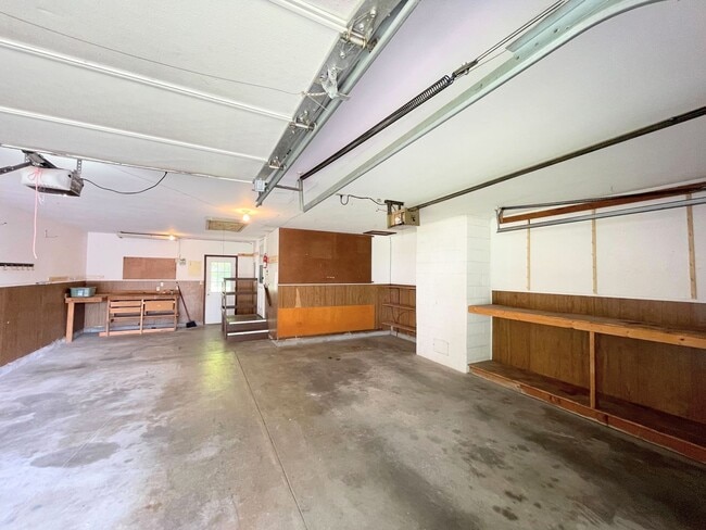 Building Photo - Comfortable 3 Bedroom 2 Bath House in Beau...