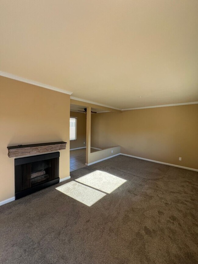 Building Photo - 414 21st St