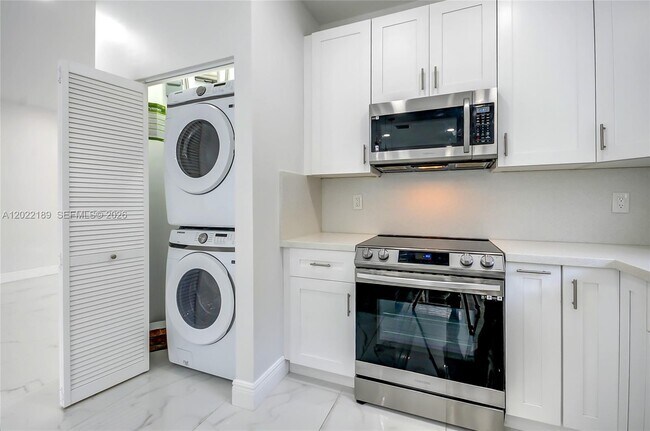 Building Photo - 15548 SW 19th Ln