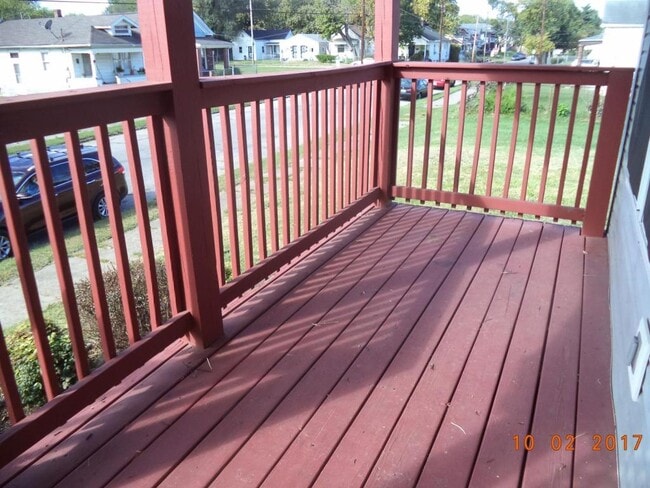 Building Photo - 619 Iowa Ave