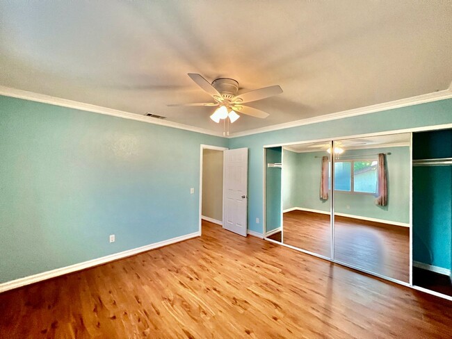 Building Photo - Beautiful 3B/2BA House with Washer/Dryer &...