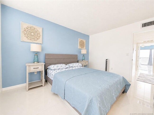 Building Photo - 11000 S Ocean Dr