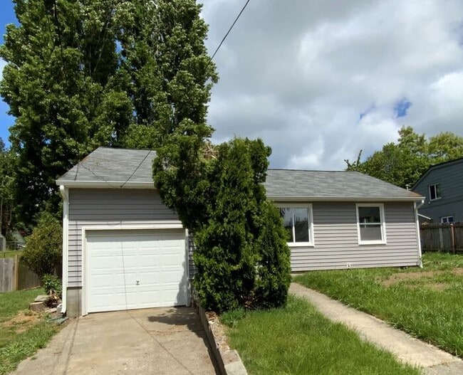 Primary Photo - Tacoma home 3bdr 1.5 bath 1 car garage att...