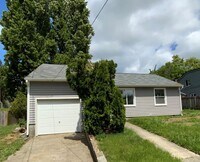 Building Photo - Tacoma home 3bdr 1.5 bath 1 car garage att...