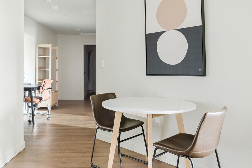 Building Photo - 2333 Calle Del Mundo