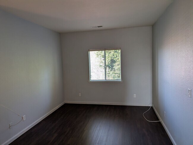 Building Photo - Nice 2 story home with lots of space, close to Fugman Elementary, Copper River and Woodward Park.